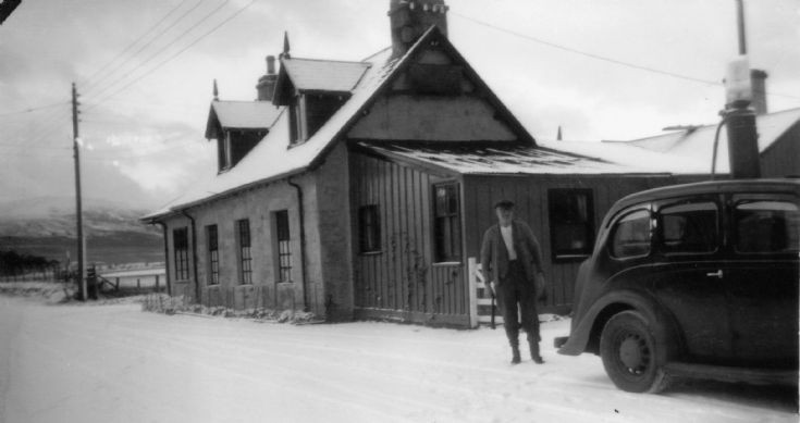 Dalwhinnie Toll House and pump - c1938