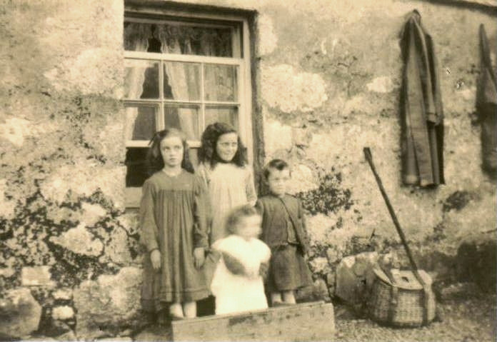 Campbell Children at Lochend Cottage - c1910?