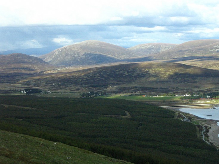 Looking down from the Faro on Loch Ericht and Dalwhinnie